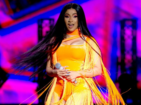 Cardi B giận dữ khi bị phụ nữ miệt thị cơ thể