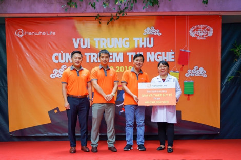 Hanwha Life Việt Nam tổ chức lễ hội “Vui Trung thu” cho trẻ khuyết tật tại TP.HCM