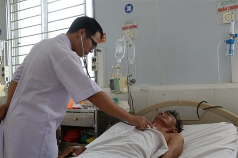Lão nông ở Hà Tĩnh nhập viện do nhiễm ‘vi khuẩn ăn mòn cơ thể'