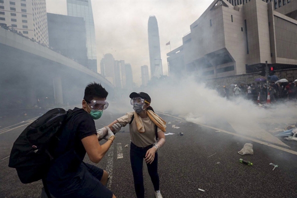 Truong dac khu Hong Kong hua giai quyet van de nha o va sinh ke cho nguoi dan