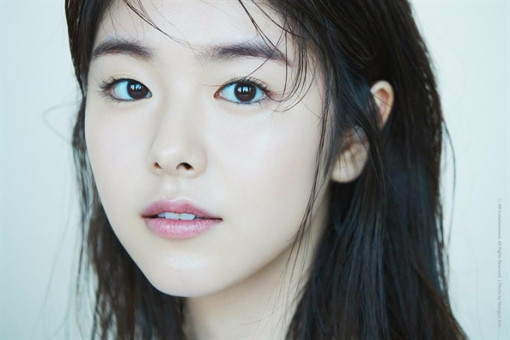 Nhan sắc trong trẻo của mỹ nhân vượt mặt Song Joong Ki trên trang web tìm kiếm