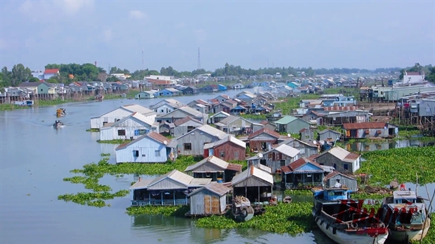 Ve Chau Doc dung quen ghe an to bun ca