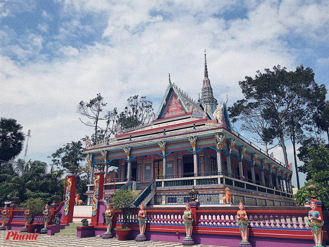 Soc Trang - Can Tho: Check-in o loat dia diem co tuoi doi tram nam, dep lung linh den tung ngoc ngach