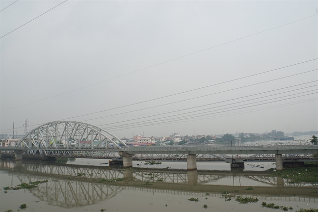 Nha cao tang, khu dan cu o Sai Gon mat hut sau lop suong mu dac quanh