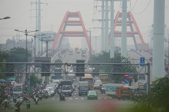 Nha cao tang, khu dan cu o Sai Gon mat hut sau lop suong mu dac quanh