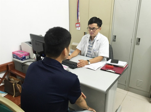 Nam thanh niên 28 tuổi không dám đi đại tiện vì sợ bẩn