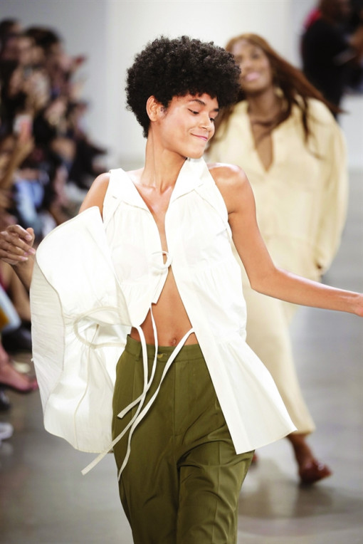 Khi thời trang mang thông điệp mạnh mẽ từ cuộc sống