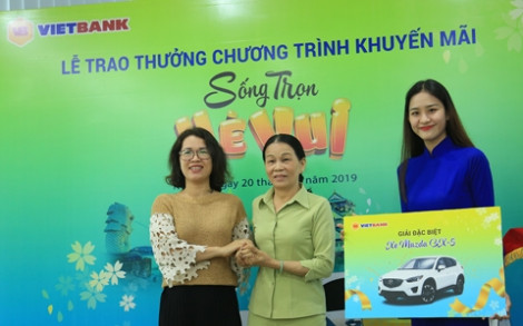 Vietbank trao thưởng xe Mazda cho khách hàng gửi tiết kiệm