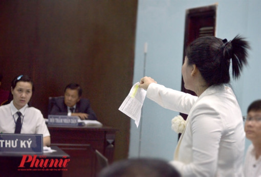 Bệnh viện FV xin hoãn phiên tòa, bệnh nhân bị kiện nói gì?