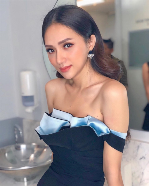 Hoa hậu Hương Giang là mỹ nhân chuộng váy ôm sát nhất Vbiz