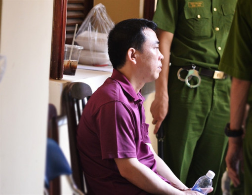 Bên ngoài phiên tòa xử VN Pharma: Khi thời 'hô mưa gọi gió' đi qua