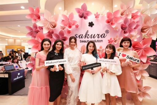 Siêu mẫu Thanh Hằng dự talk show 'Đánh thức làn da thanh xuân’