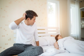 Chồng bỗng nhiên yếu ớt chuyện phòng the, do đâu?
