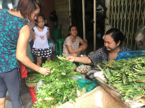 Rau quê bán chạy ở chợ Sài Gòn