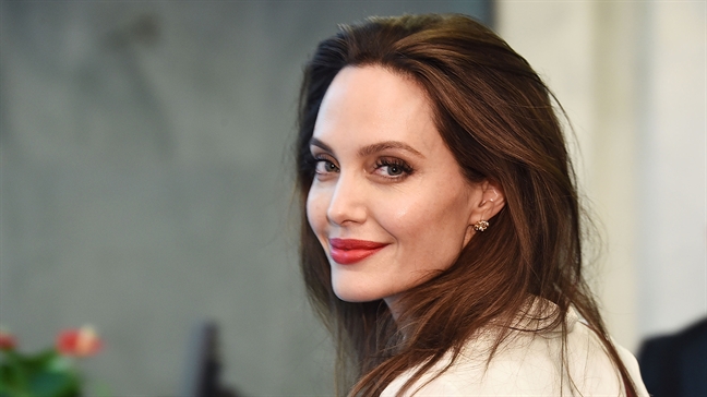 Angelina Jolie cam thay khong tu do va an toan 