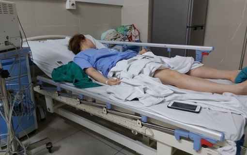 Nâng ngực bằng mỡ tự thân, bệnh nhân ngất xỉu, co giật 3 lần mới được đưa đi cấp cứu