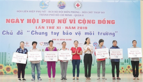 Ngày hội phụ nữ, hướng nhiều hoạt động đến cộng đồng.