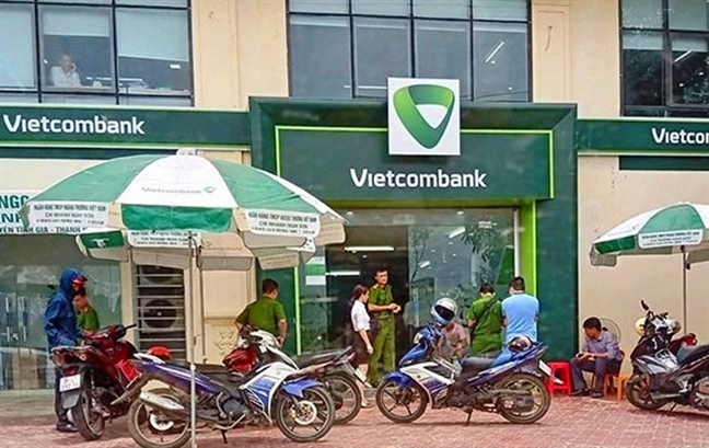 Them toi danh voi trung uy cong an no sung tai ngan hang Vietcombank