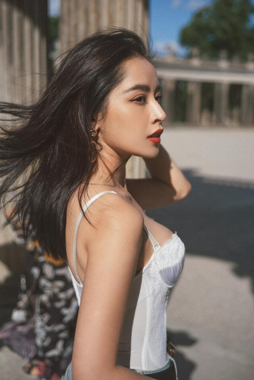 Chi Pu biến sân bay thành ‘sàn diễn thời trang’ nhờ style cực chất