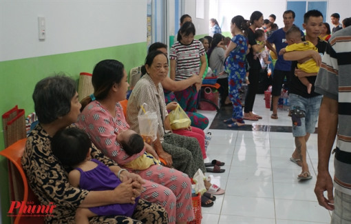 Trẻ viêm phổi, suyễn nhập viện gấp đôi số giường bệnh