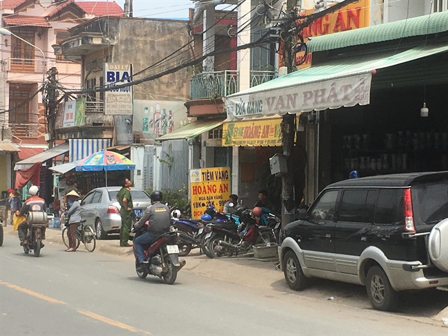 Trom leo ban cong, dot nhap tiem vang cuom 200 cay vang tai Binh Duong