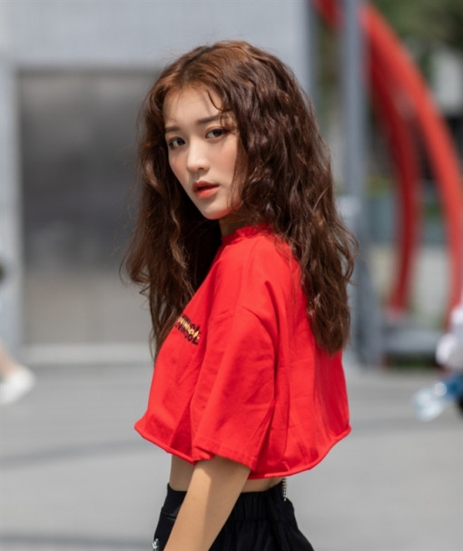 ‘Mướt mắt’ với gu thời trang của mỹ nhân vòng eo nhỏ nhất Vbiz