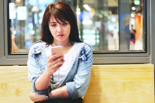 Mượn facebook trả thù