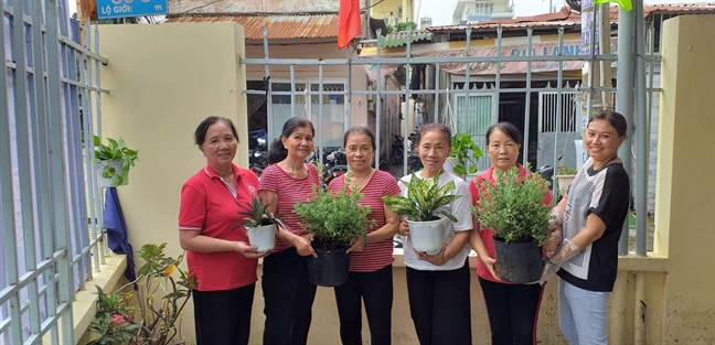 Hoi vien phu nu 'to' nhung van de dan sinh voi chinh quyen