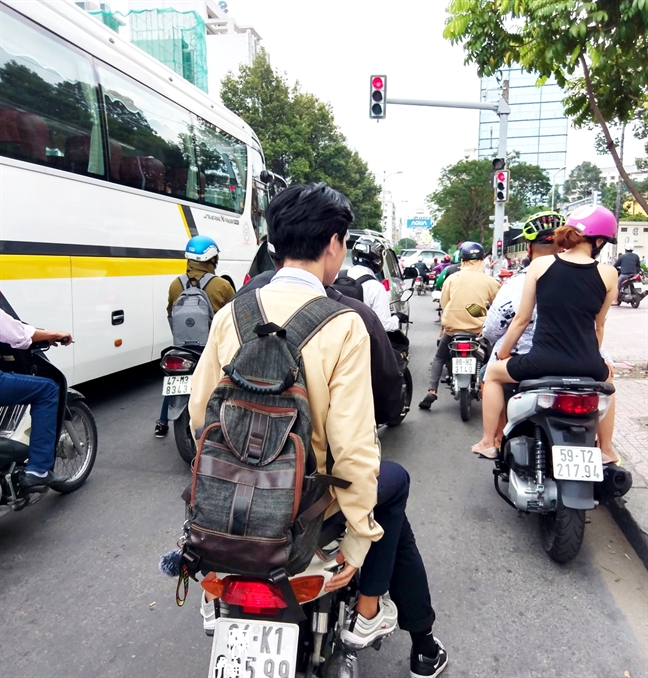 Hoc sinh bi ky luat do vi pham luat giao thong: Can phat nang  phu huynh