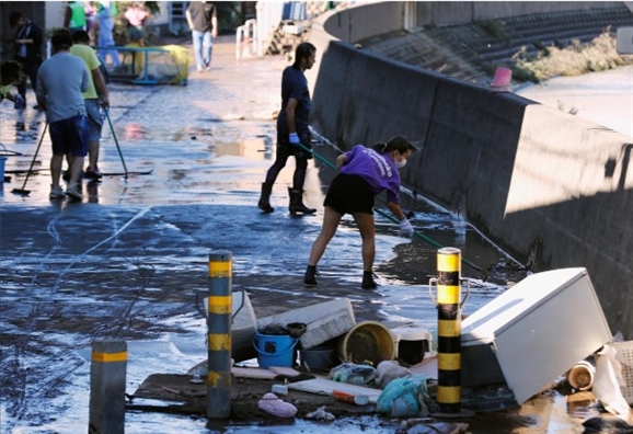 7 nguoi thiet mang, 15 nguoi mat tich do sieu bao Hagibis tinh den sang Chu nhat