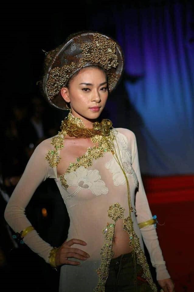 Bi chi trich mac ao dai phan cam, Ngo Thanh Van dap tra