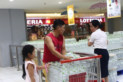Nước bẩn, trách nhiệm cũng 'bẩn'