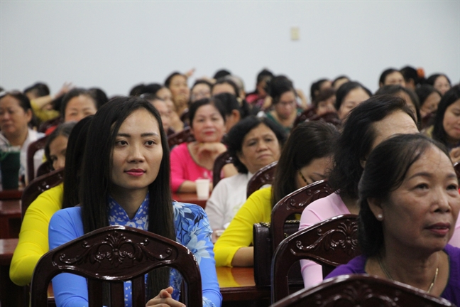 Quan Tan Binh 'boi thu' heo dat cham lo cho phu nu ngheo