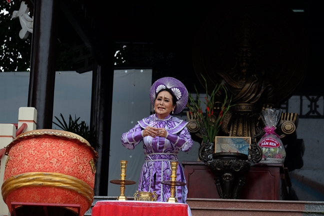 Khanh thanh tuong Hai Ba Trung trong cong vien Dam Sen