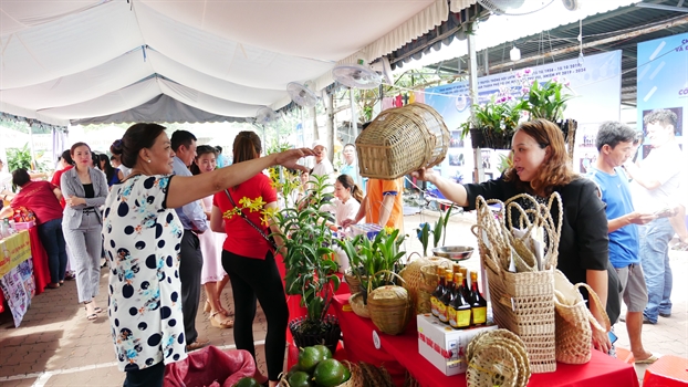 Ket noi phu nu khoi nghiep va cac hoat dong an sinh xa hoi