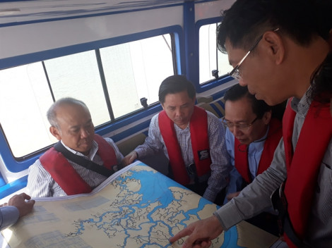 Bộ trưởng Giao thông Vận tải yêu cầu khẩn cấp hút 150 tấn dầu trong tàu Viet Sun Integrity