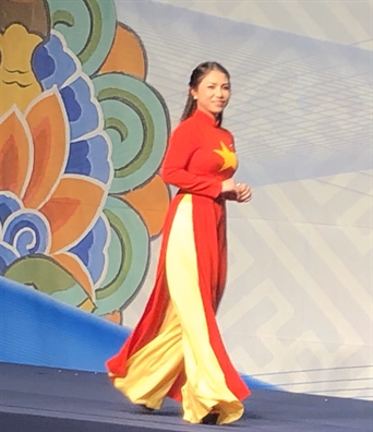 Trien lam, trinh dien ao dai va hoi thao xuc tien thuong mai Viet Nam tai Han Quoc