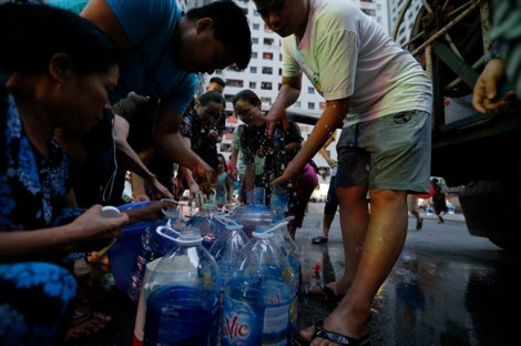Hà Nội: Nước sông Đà đã ăn uống được nhưng vẫn cấp nước miễn phí hết tháng 10