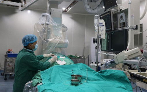 Tự ngã xe máy, cô gái 22 tuổi vỡ gan, vỡ thận