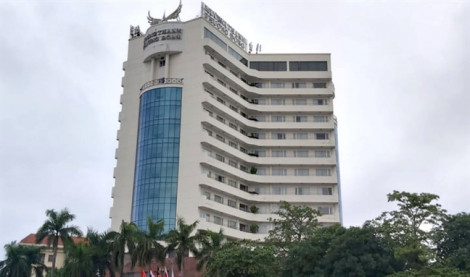 Phó phòng kế toán trường đại học rơi từ tầng 8 khách sạn, tử vong