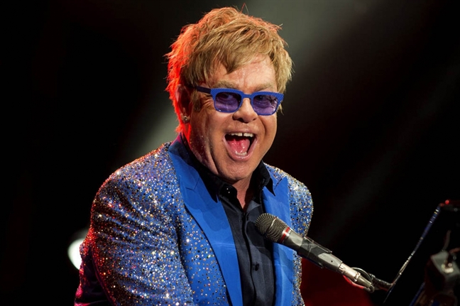 Danh ca Elton John huy show vi ly do suc khoe