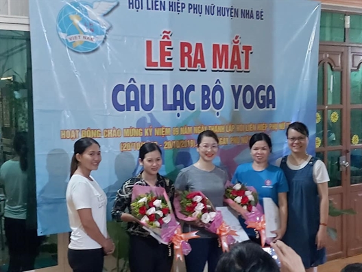 Cau lac bo Yoga ve Long Thoi