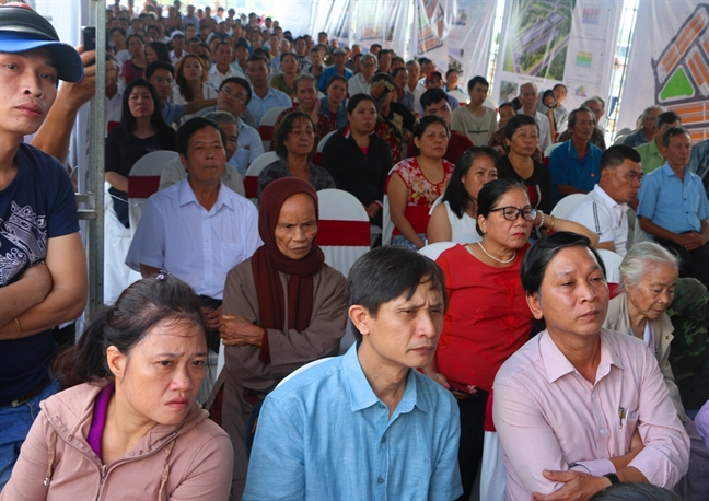 Chu tich Thua Thien Hue: 'Se khong de nguoi dan nao bi bo lai phia sau trong cuoc di dan lich su nay'