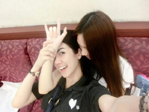 Vợ bỏ nhà theo... gái