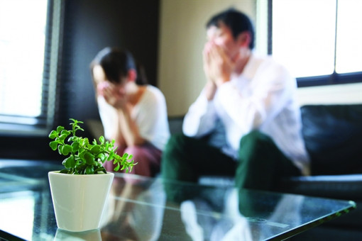 Ly hôn vẫn chung nhà