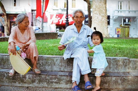 Thương cháu, ông bà giận không nhìn mặt con