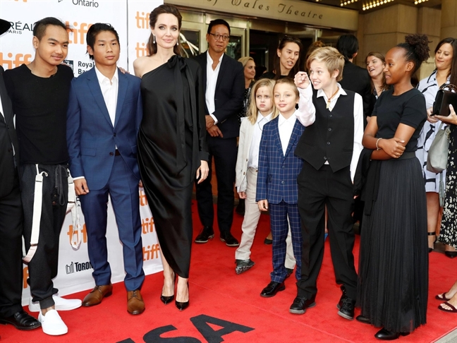 Angelina Jolie: ‘Cac con giup toi tim lai con nguoi that cua minh’