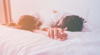 Lên giường vẫn... lười
