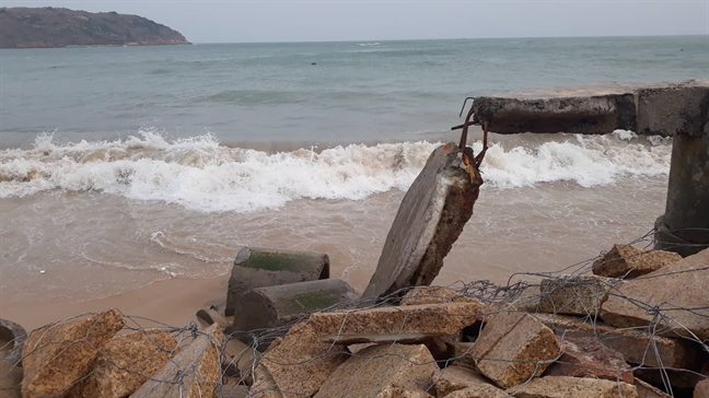 Quang Ngai, Binh Dinh, Phu Yen chay dua chong bao du