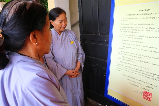 Hang nghin tang ni phat tu den du le nhap kim quan Dai lao Hoa thuong Thich Tri Quang